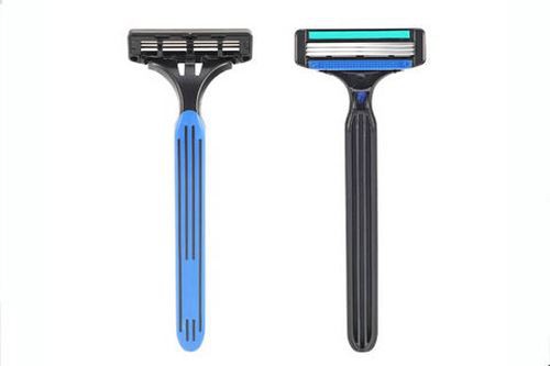 Pozdravljeni, imamo nov model britvice z britvico z odprtim hrbtom